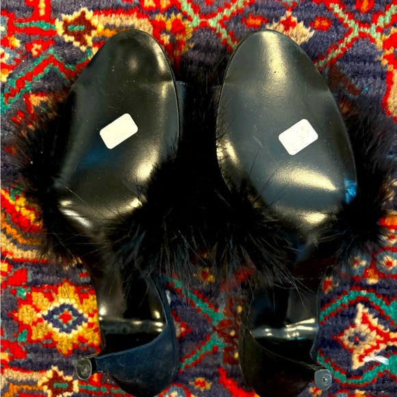 Jacques Levine Black Feather Heel Pumps size 6 - Picture 2 of 4